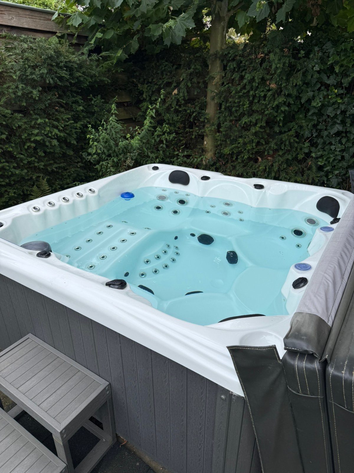 Jacuzzi Spa 6 personen verlichting fonteinen en bluetooth, Ophalen, Zo goed als nieuw, Filter