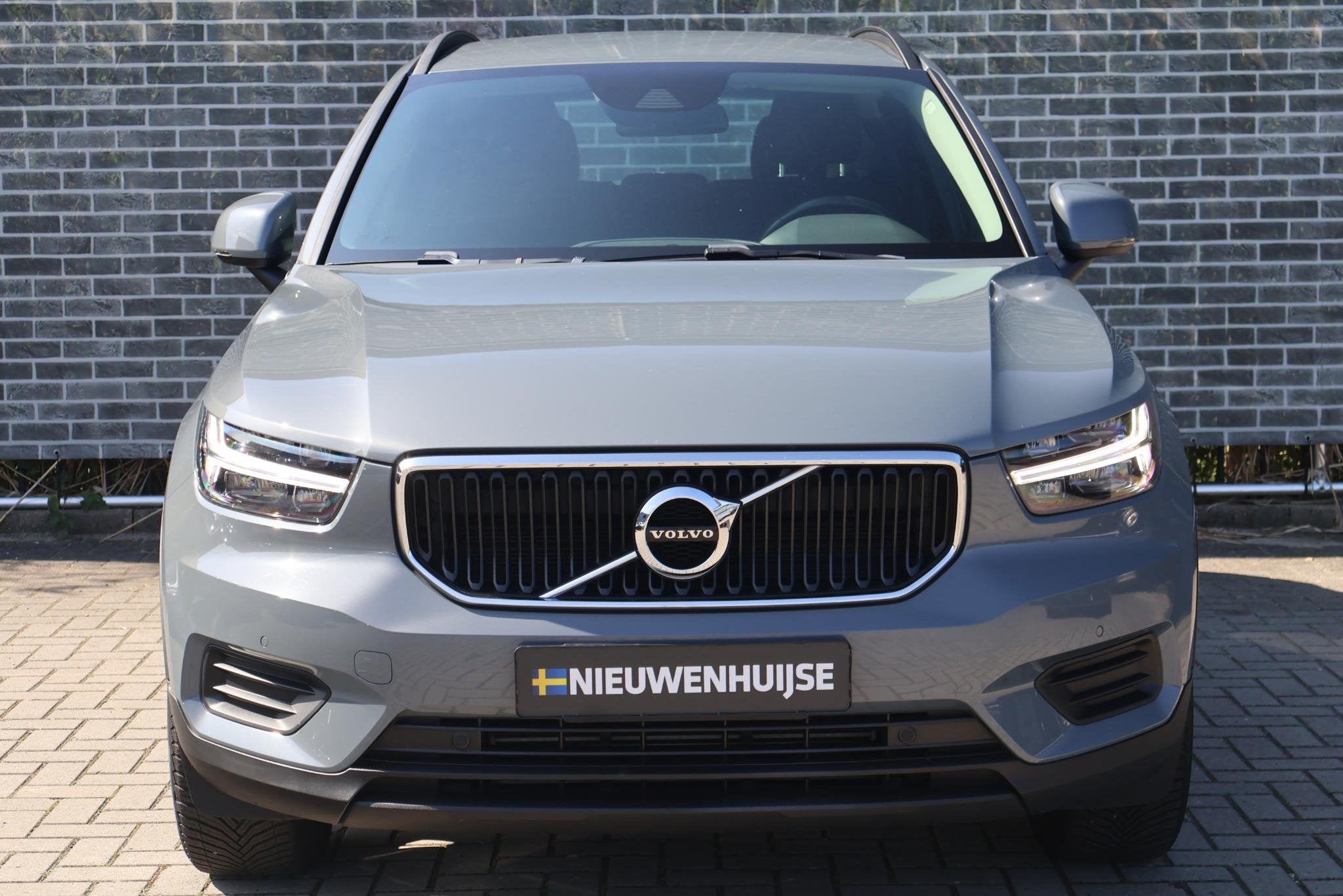 Volvo XC40 1.5 T2 Momentum Core | Trekhaak | Achteruitrijcam, Auto's, 12 maanden, Gebruikt, Euro 6, Automatische klimaatregeling