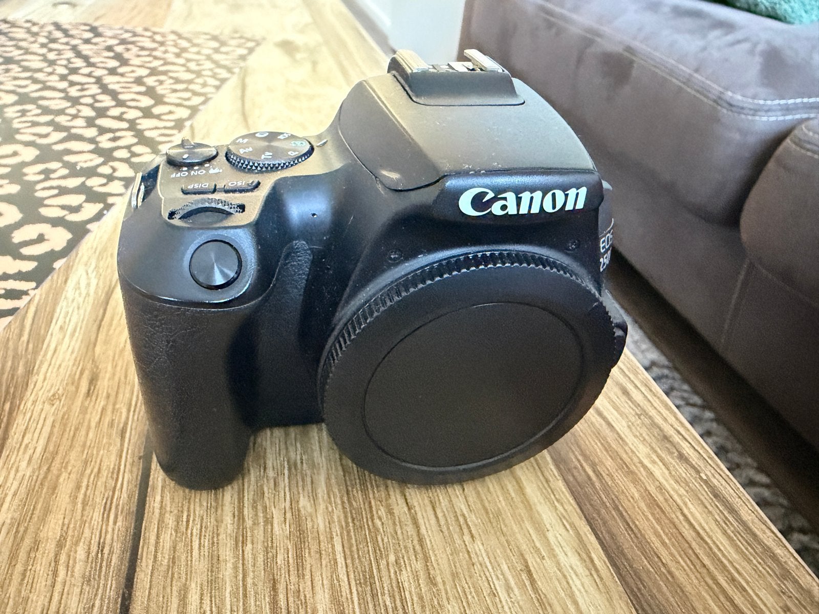 Canon EOS 250D Spiegelreflexcamera, Audio, Tv en Foto, Bodydop, Gebruikt, Spiegelreflex, Canon