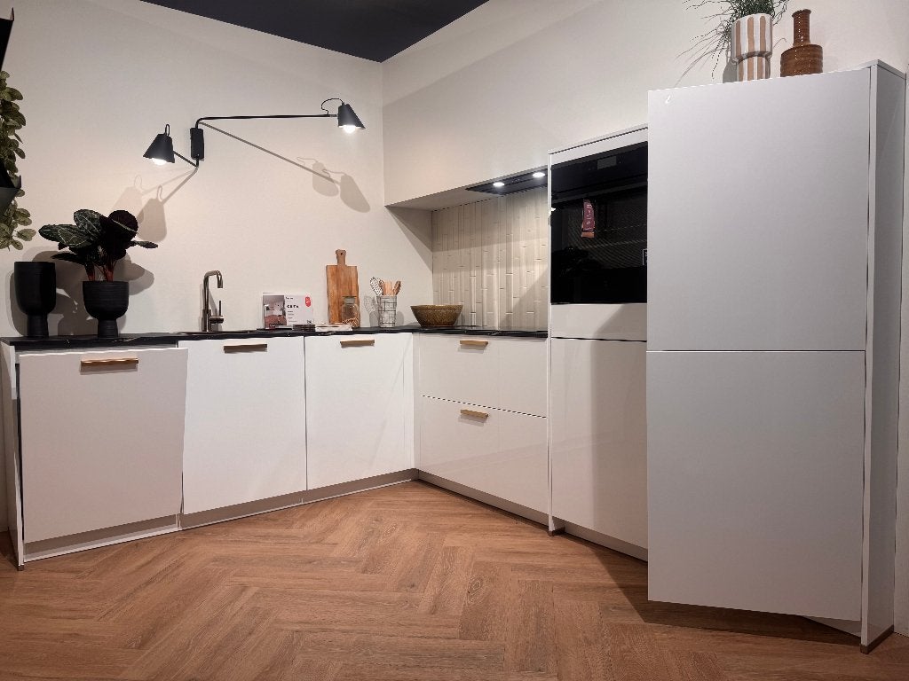 Showroomkeuken Salerno | hoogglans wit | 281x248 | compleet, Ophalen, Wit, Hoekkeuken, Kunststof