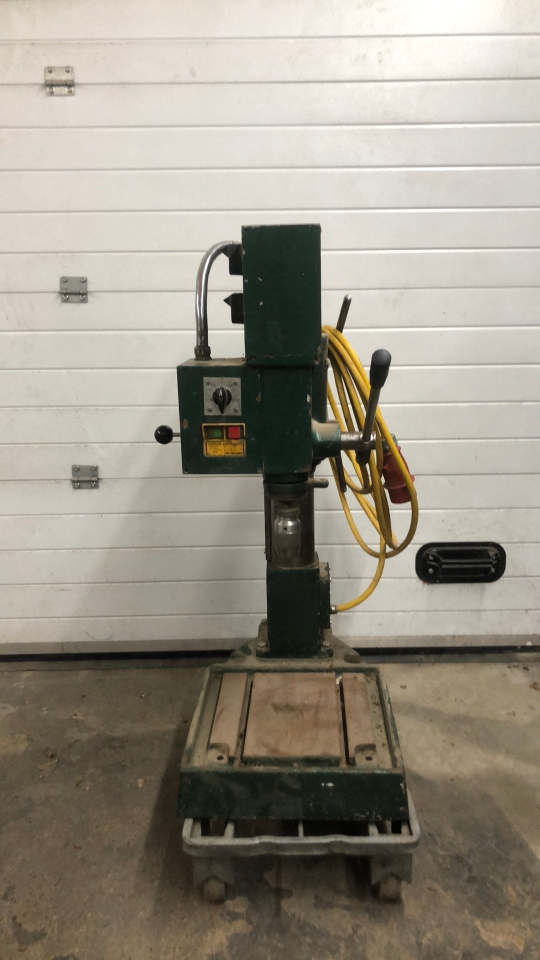 Kolomboormachine tandwielgeschakeld Unimag tafelmodel 380v, Ophalen, Variabele snelheid, Kolomboormachine, Gebruikt
