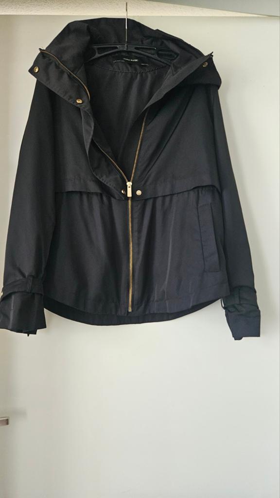 Zwarte Zara Basic jas met capuchon. Maat XS, Maat 38/40 (M), Zwart, Ophalen of Verzenden, Zo goed als nieuw
