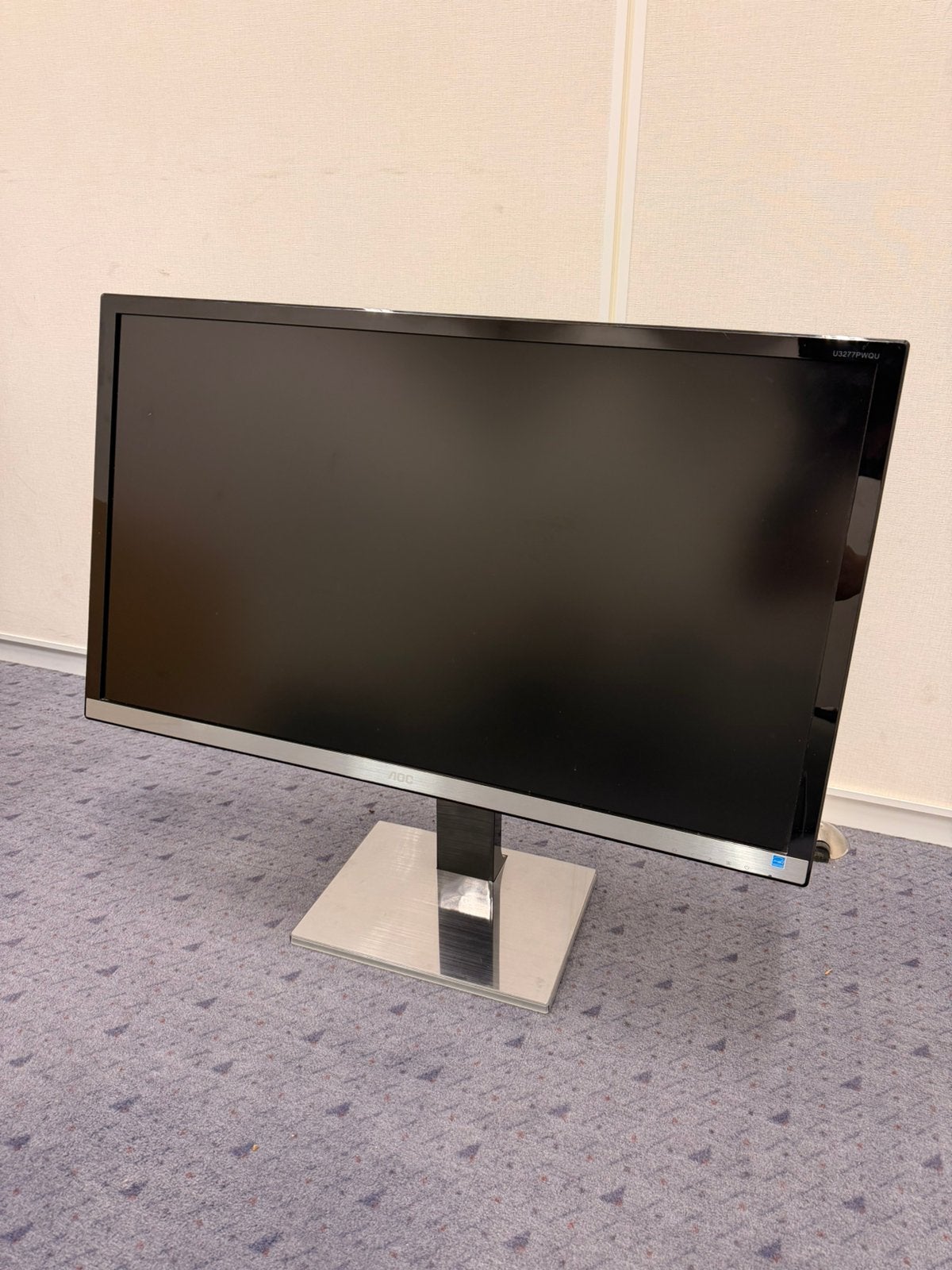 AOC | 4k Ultra HD | 32 Inch | Speakers | Hoog contrast, Ophalen, IPS, Ingebouwde speakers, Ultra HD (4K)