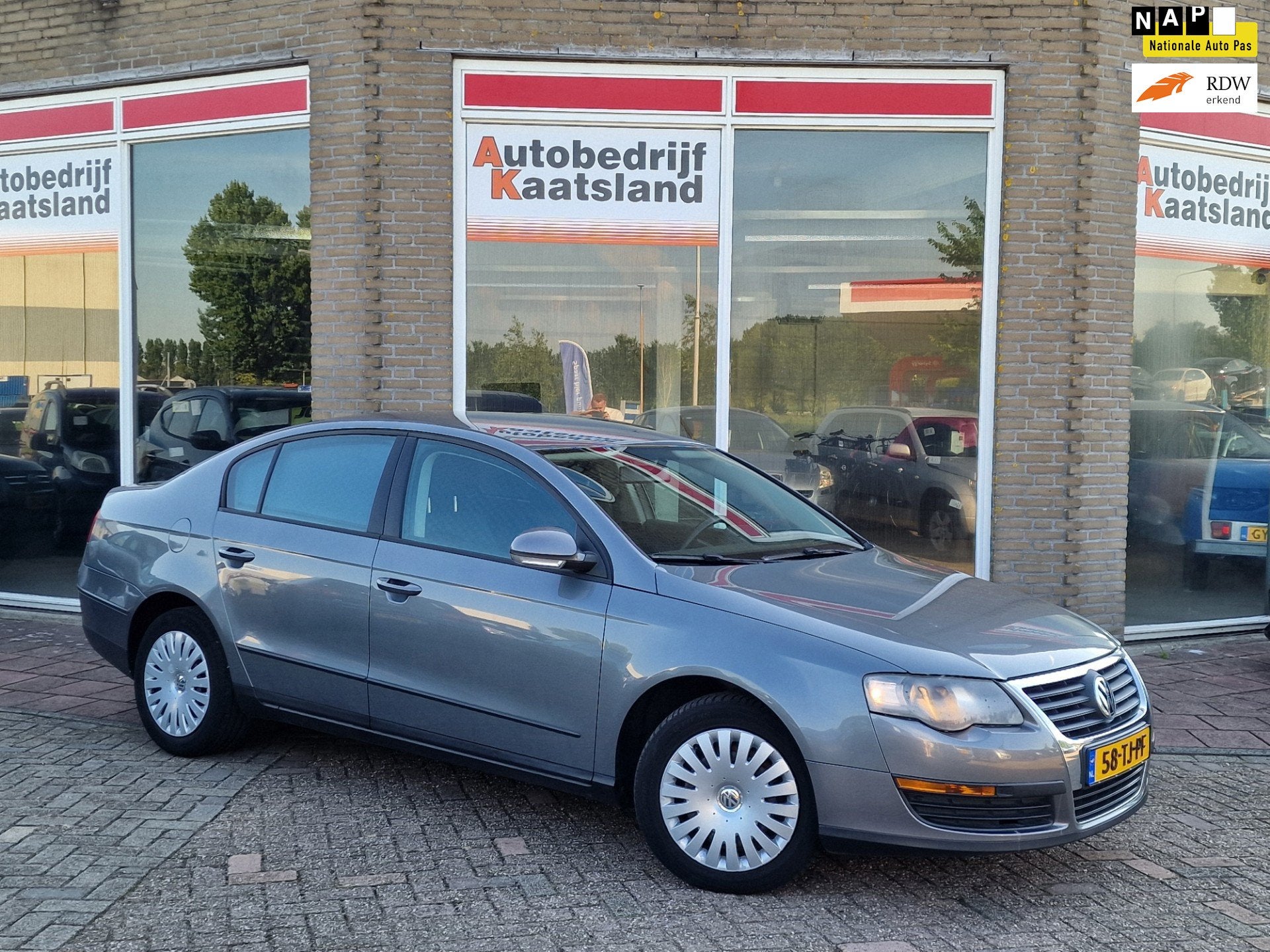 Volkswagen Passat 1.6 FSI Trendline - Navi - Clima - Cruise, Auto's, Volkswagen, Stof, Gebruikt, Zwart, 4 cilinders