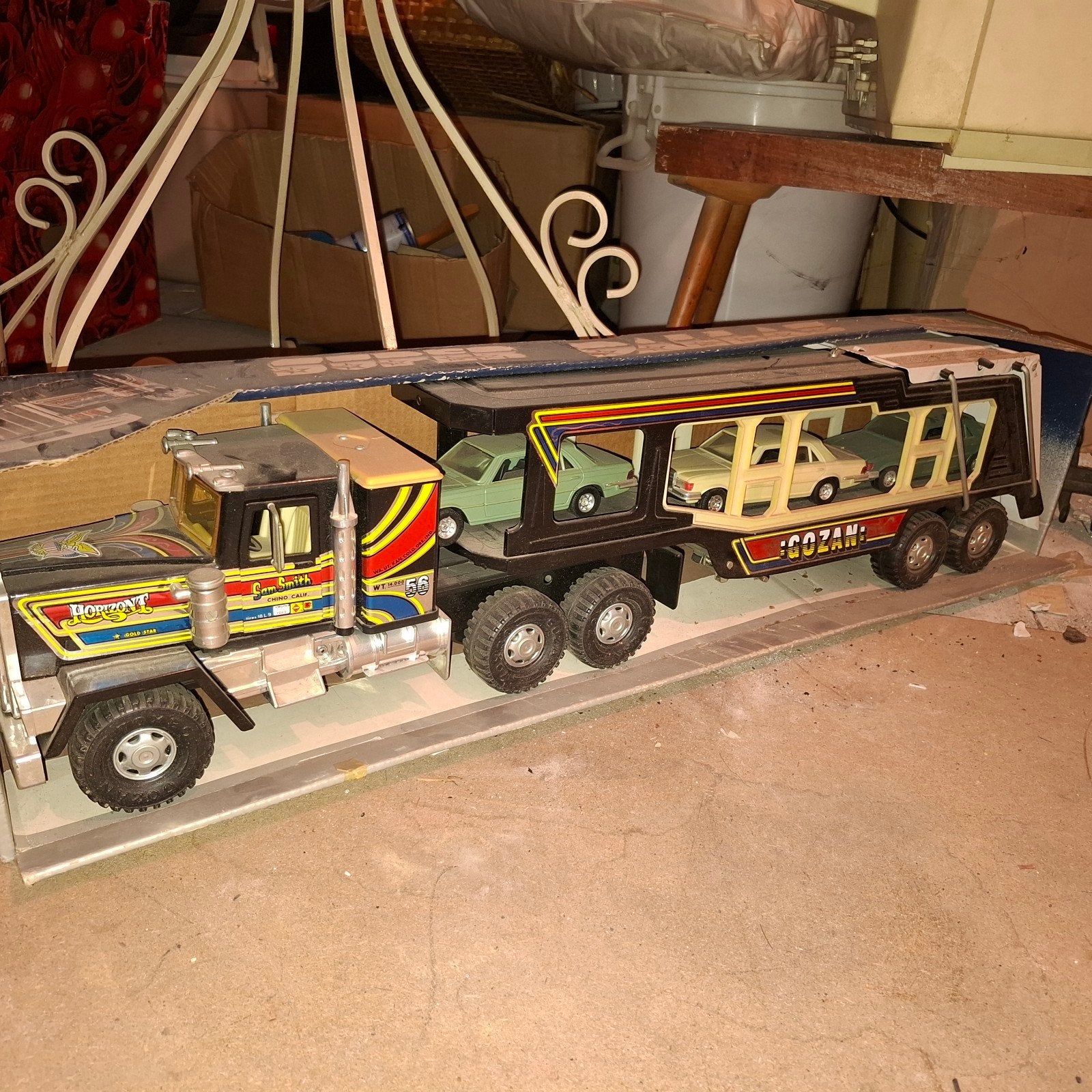 GOZAN DALLAS IN ORIGINELE DOOS!!compleet met 3 auto's., Ophalen of Verzenden, Overige schalen