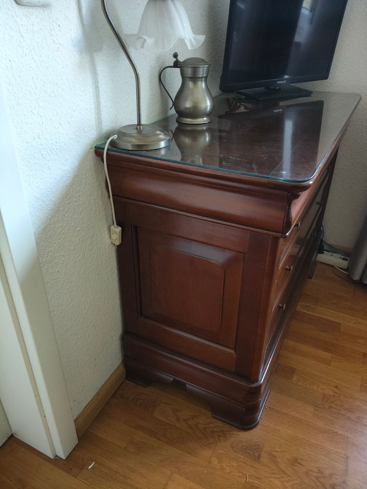 Notenhouten dressoir met 4 lades en glasplaat, Huis en Inrichting, Ophalen, Gebruikt, Glas, Met lade(s)