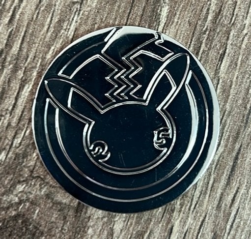 Celebrations metal Pikachu pin nieuw., Hobby en Vrije tijd, Verzamelkaartspellen | Pokémon, Ophalen of Verzenden, Nieuw, Overige typen