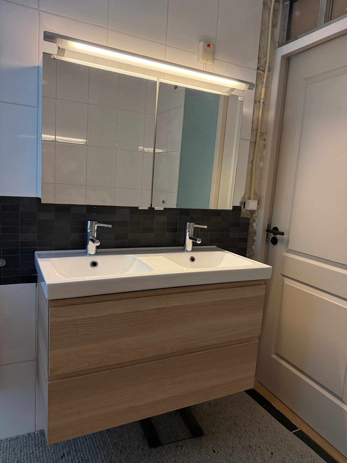 Shock dubbele spiegelkast badkamer, Huis en Inrichting, Badkamer | Badkamermeubels, Ophalen, Spiegelkast, 50 tot 100 cm, Zo goed als nieuw