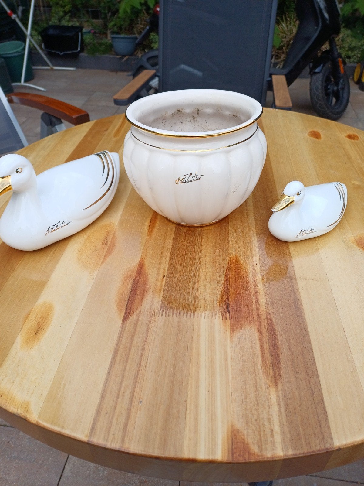 Decoratieve set: bloempot en twee eendenbeeldjes, Huis en Inrichting, Gebruikt, Ophalen of Verzenden, Klassiek, Wit