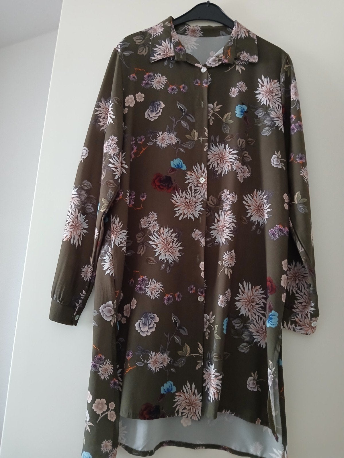 Prodotto Dames Tuniek Groen Gebloemd, Maat L/XL, Kleding | Dames, Blouses en Tunieken, Maat 42/44 (L), Zo goed als nieuw, Groen