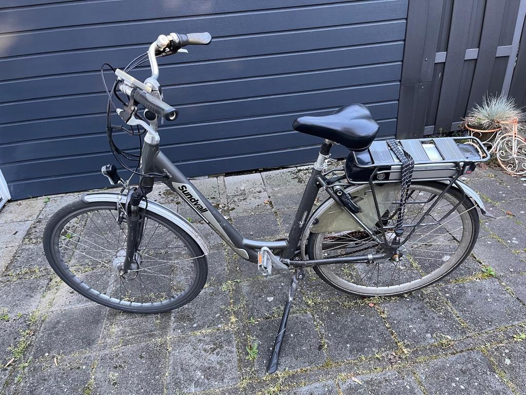 Sundvall elektrische damesfiets - opknapper., Fietsen en Brommers, Gebruikt, 55 tot 59 cm, 30 tot 50 km per accu, Ophalen