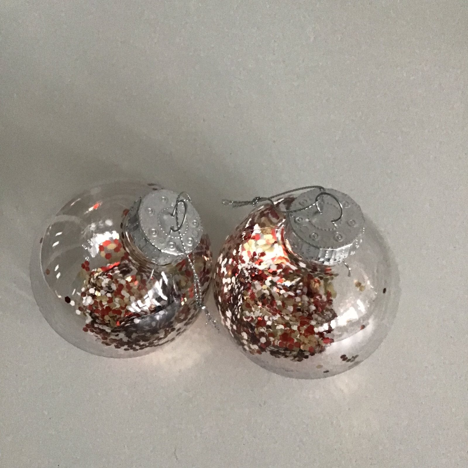 2 plastic kerstballen met glitters, Ophalen of Verzenden, Zo goed als nieuw