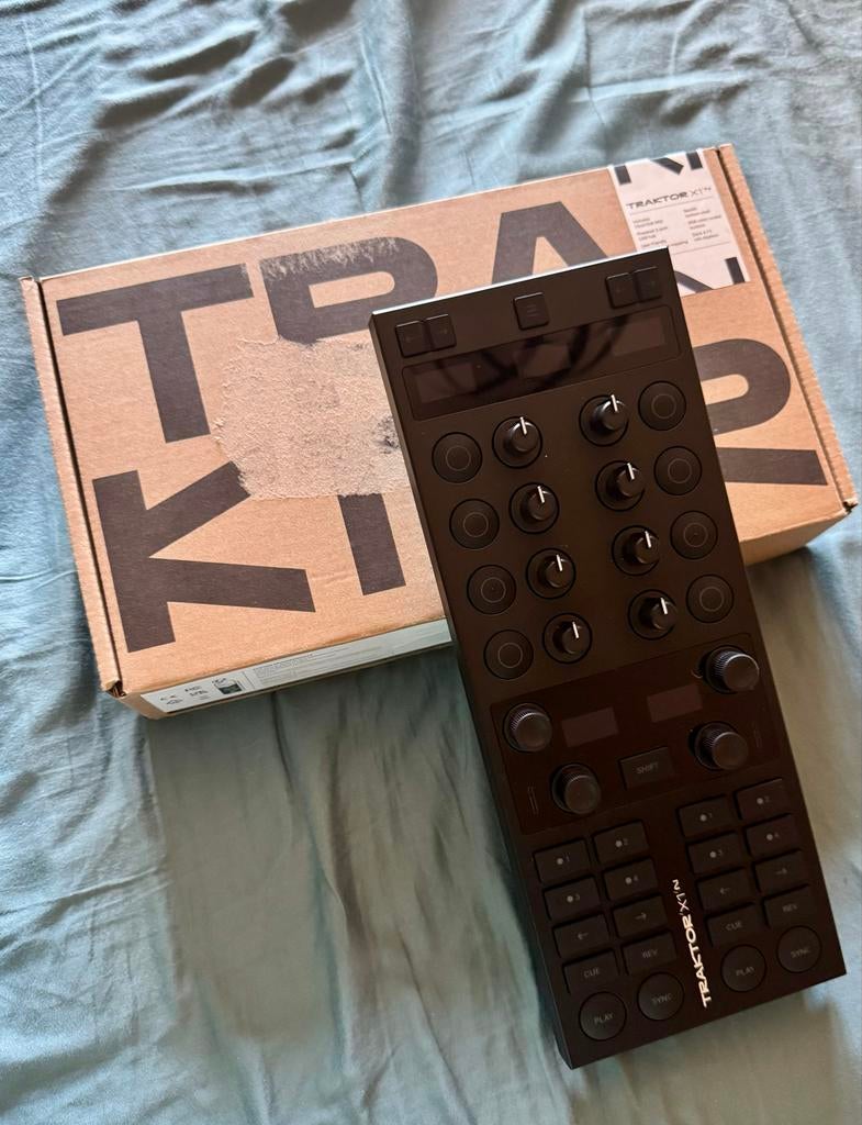 Native Instruments Traktor X1 MK3 DJ Controller, Muziek en Instrumenten, Midi-apparatuur, Zo goed als nieuw, Ophalen of Verzenden