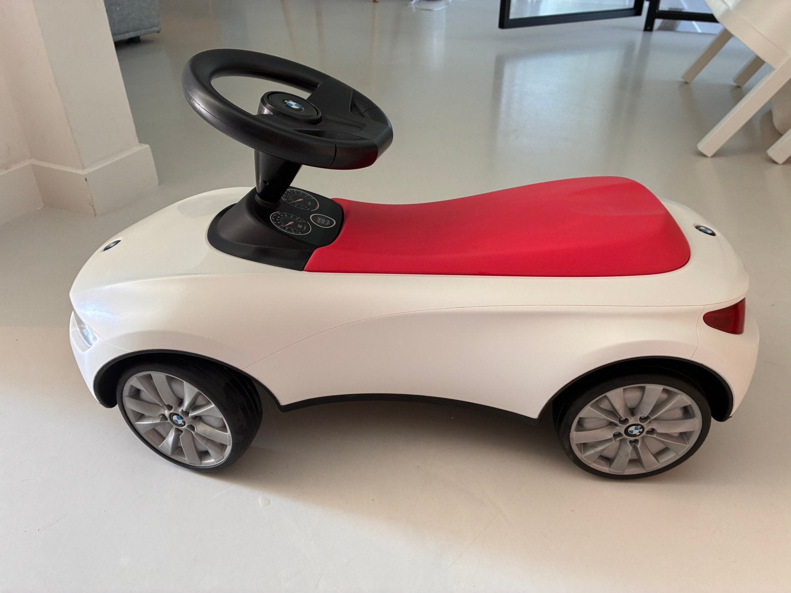 BMW Babyracer loopauto roze wit, Ophalen, Zo goed als nieuw