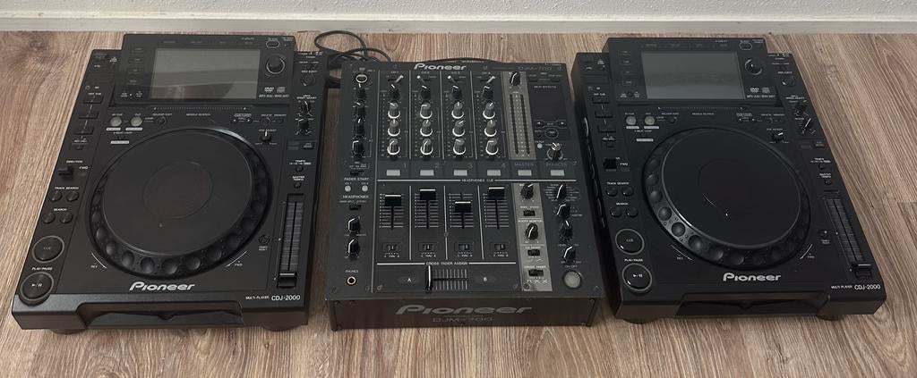 Aangeboden : Mooie set Pioneer djm-700 en 2 x cdj-2000, Muziek en Instrumenten, Dj-sets en Draaitafels, Ophalen, Zo goed als nieuw
