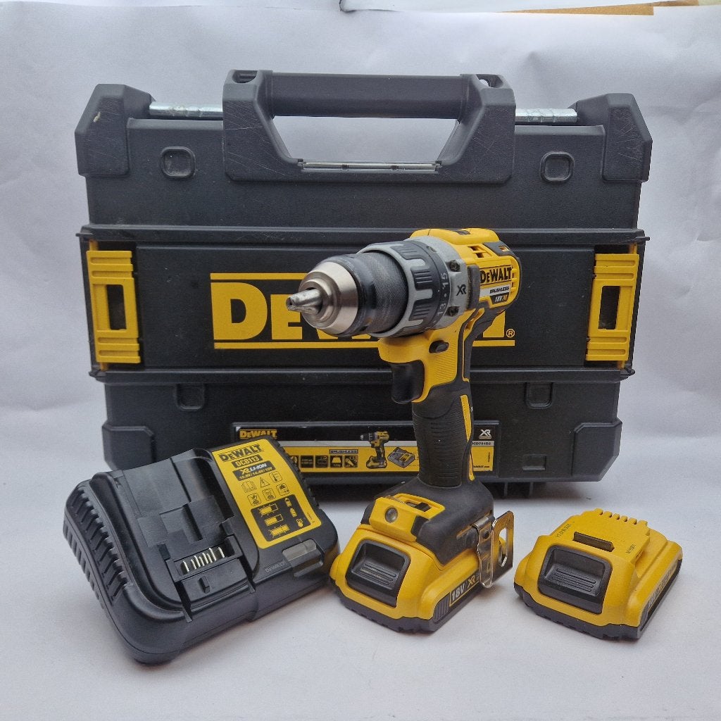 Dewalt DCD791 Schroefmachine 2 Akku's + Lader + koffer, Ophalen of Verzenden, Gebruikt, Minder dan 400 watt, Boor- en Schroefmachine