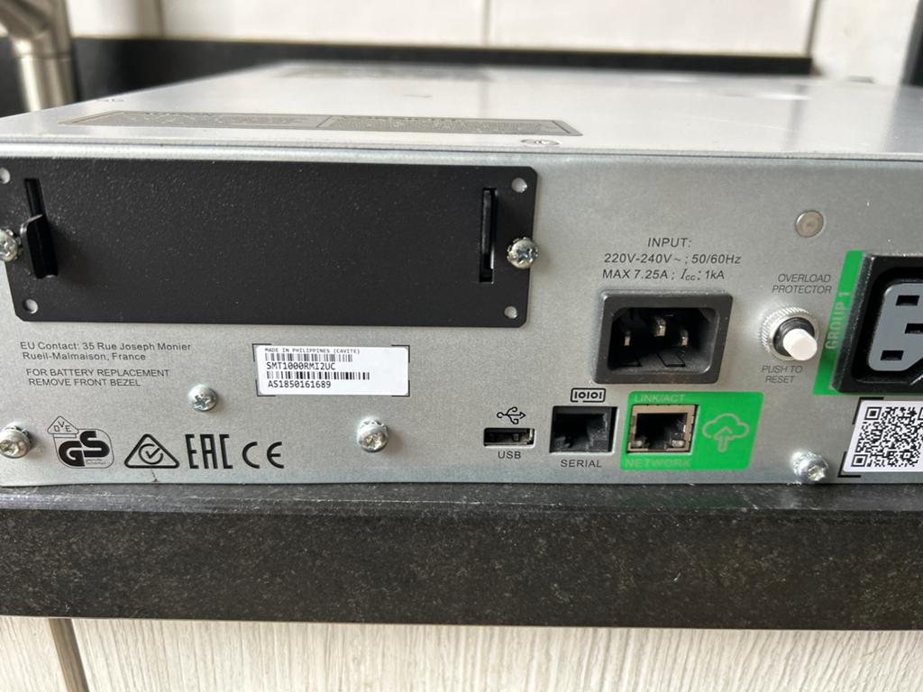 APC Smart-UPS 1000VA UPS (SMT1000RM1UC), Ophalen of Verzenden, Zo goed als nieuw