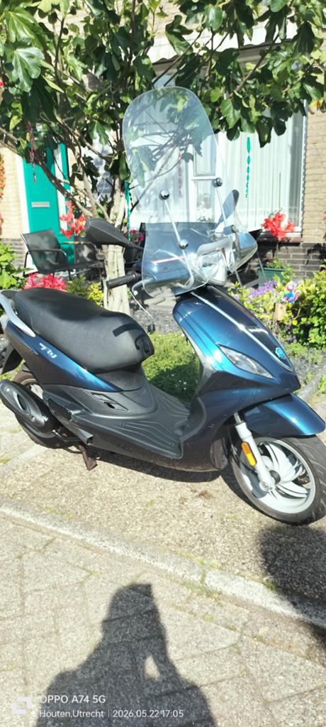 Piaggio Fly Brommer - Goed onderhouden met helm en koffer, Ophalen, Maximaal 45 km/u, Zo goed als nieuw, Fly