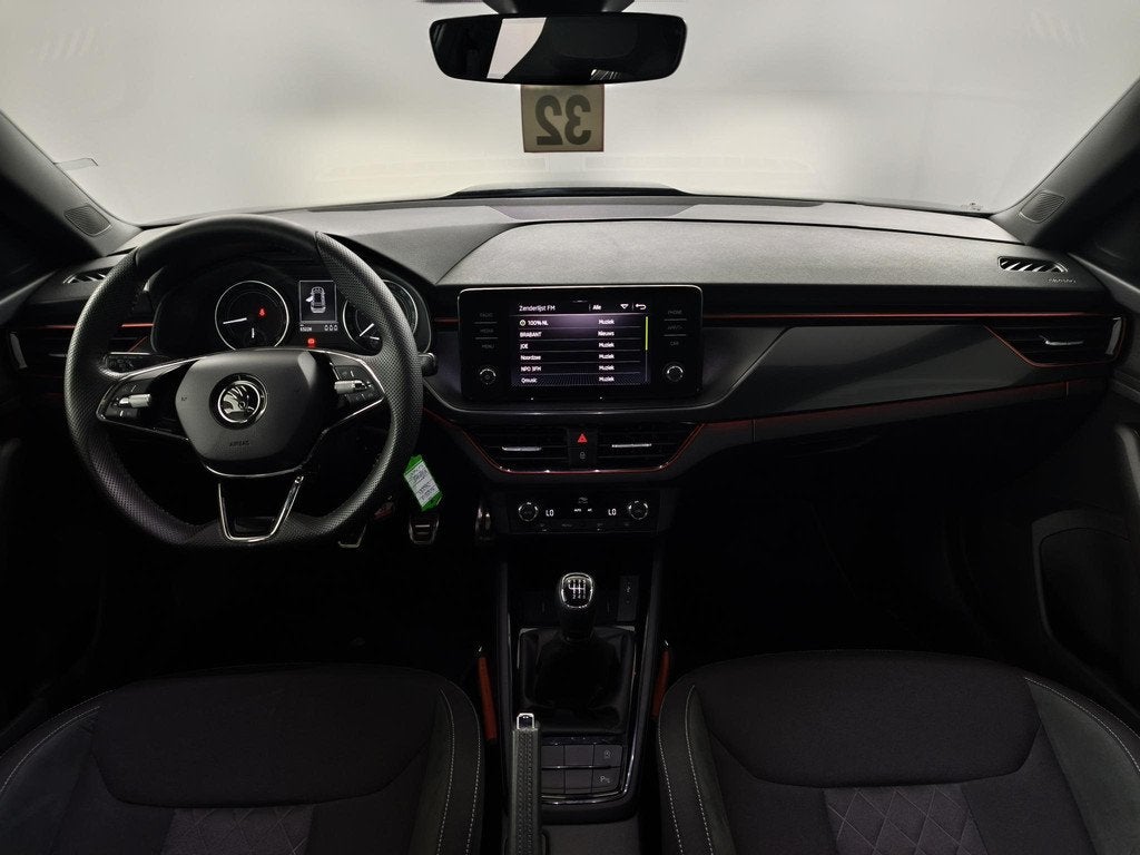 Skoda Kamiq 1.0 TSI Sport Business PARKEERSENSOREN VOOR-EN A, Auto's, Skoda, Gebruikt, Met garantie (alle), Origineel Nederlands
