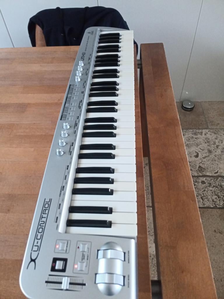 Behringer The U-CONTROL UMX61 midi  Controller, Ophalen of Verzenden, Overige aantallen, Overige merken