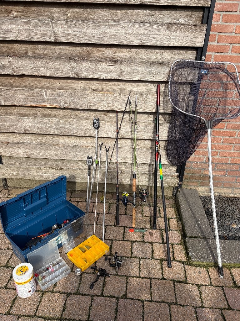 Visspullen compleet 2 werphengels 2 vaste hengel piepers enz, Ophalen, Gebruikt