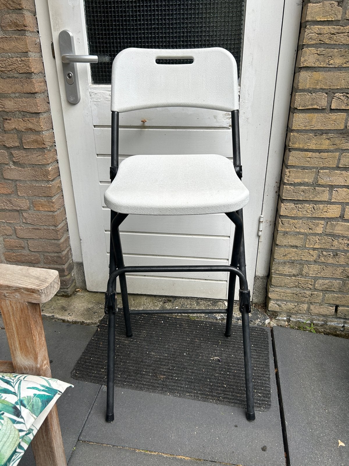 Witte opvouwbare stoel - Handig en compact, Huis en Inrichting, Stoelen, Ophalen, Kunststof, Gebruikt, Wit