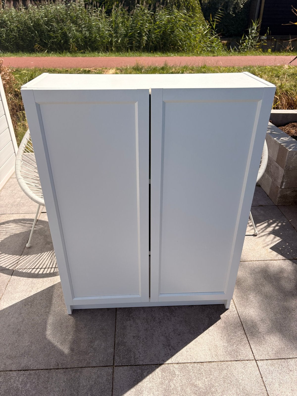 Witte IKEA kast met deuren en planken, Ophalen, 100 tot 150 cm, 50 tot 100 cm, Zo goed als nieuw