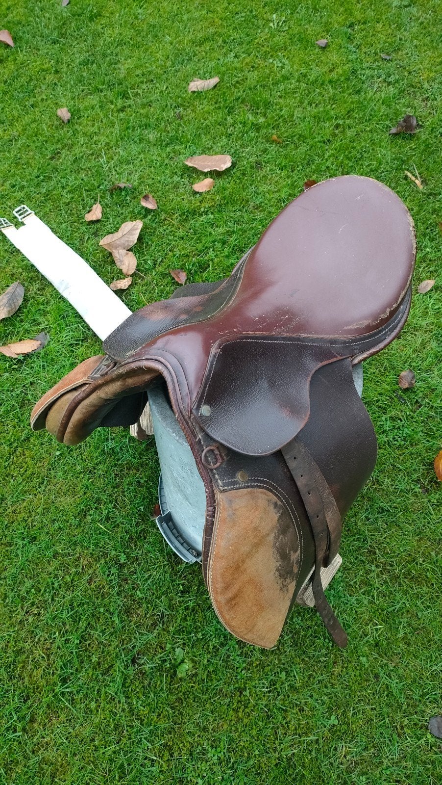 Ponyzadel te koop, Ophalen