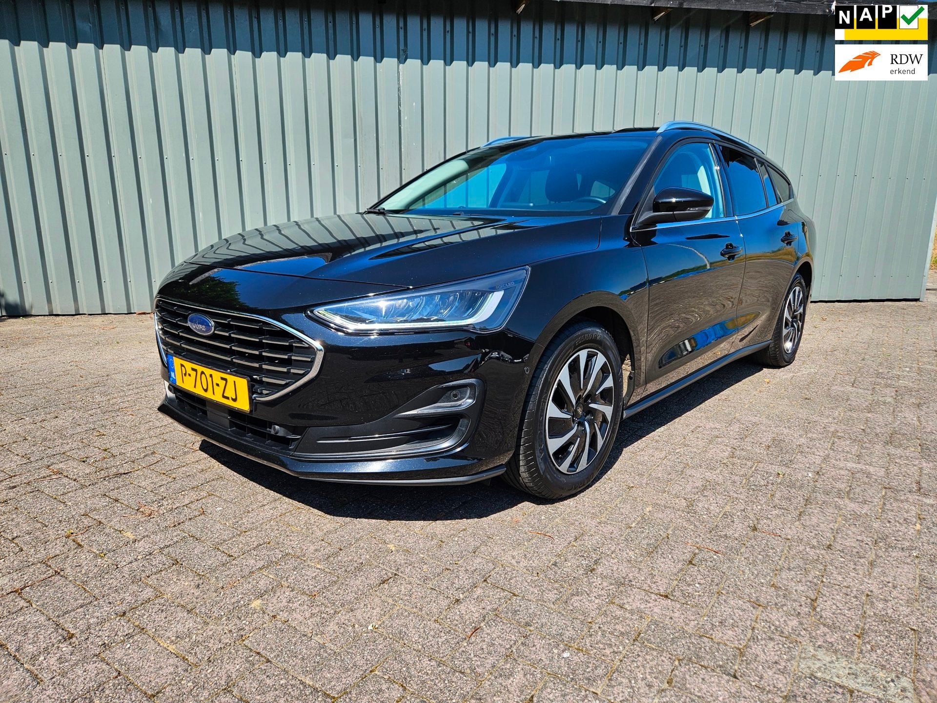Ford Focus Wagon 1.0 EcoBoost Hybrid Titanium Style Camera S, Auto's, Gebruikt, Zwart, Origineel Nederlands, Handgeschakeld