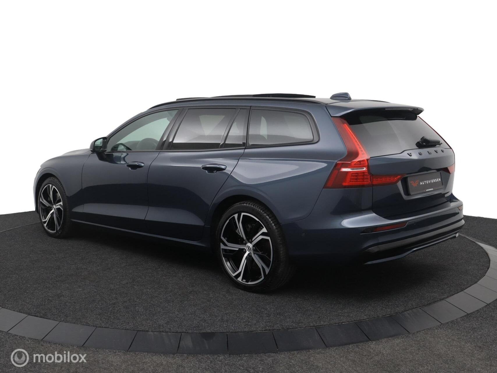 Volvo V60 2.0 B4 Ultra Dark | Pano | 360° | Harman Kardon |, 4 cilinders, 1969 cc, Leder, 750 kg