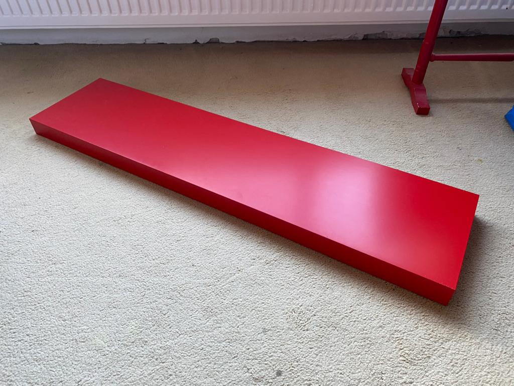 Wandplank rood Ikea, met ophangbeugel en schroeven, Ophalen, Zo goed als nieuw