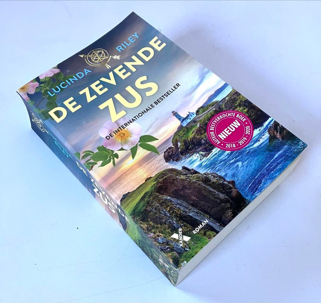 Lucinda Riley - De zevende zus, Boeken, Gelezen, Lucinda Riley, Ophalen of Verzenden, Nederland
