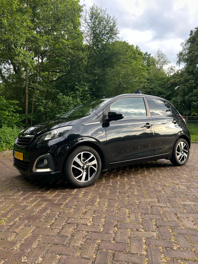Peugeot 108 Allure 1.2 12V VTI 82PK 5DR 2015 Zwart FULLOPTIO, Voorwielaandrijving, 1199 cc, 840 kg, 4 stoelen