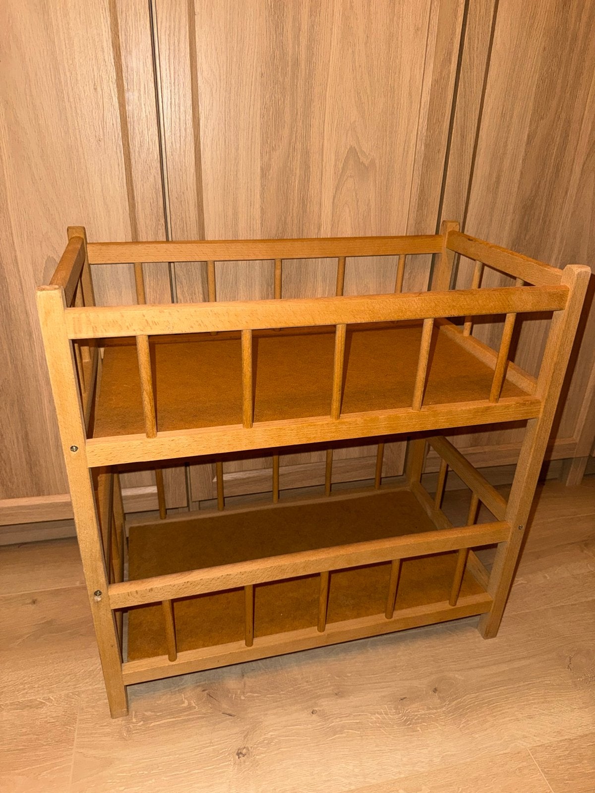 Houten poppenbedje voor twee poppen - opknapper, Ophalen of Verzenden, Gebruikt, Meubelstuk of Keukentje