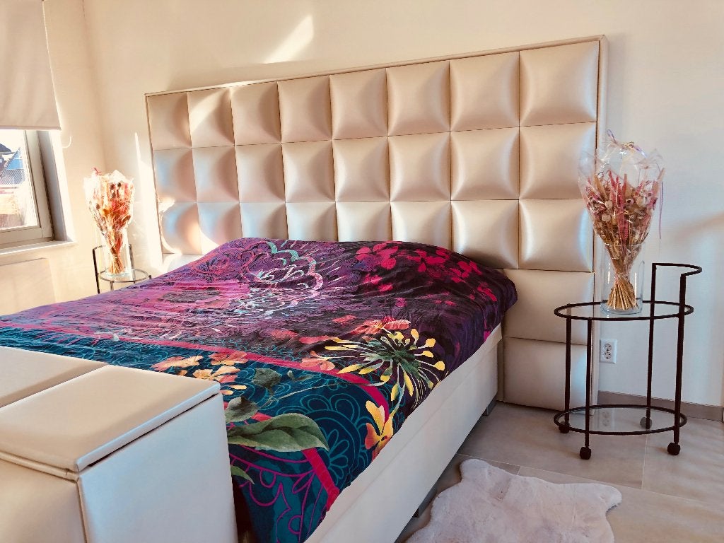 Luxe boxspring met hoofdbord, voetbord en ingebouwde tv lift, Ophalen, Gebruikt, Tweepersoons, 180 cm