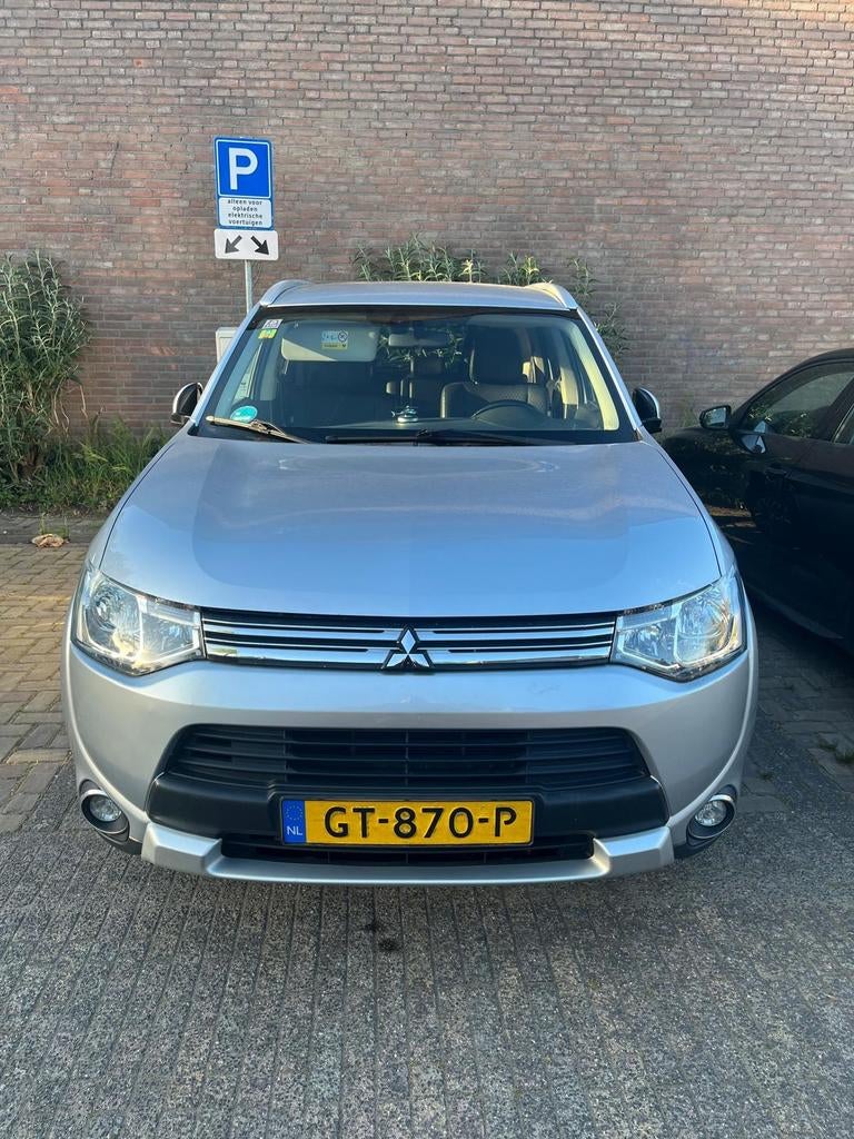 Mitsubishi Outlander 2.0 Phev 4WD CVT 5P 2015 Grijs, Auto's, 1998 cc, Outlander, Vierwielaandrijving, SUV of Terreinwagen