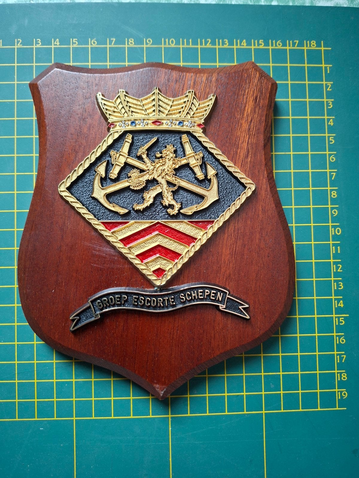 wapen schildje Marine * Groep Escorte Schepen., Ophalen of Verzenden, Marine, Nederland, Embleem of Badge