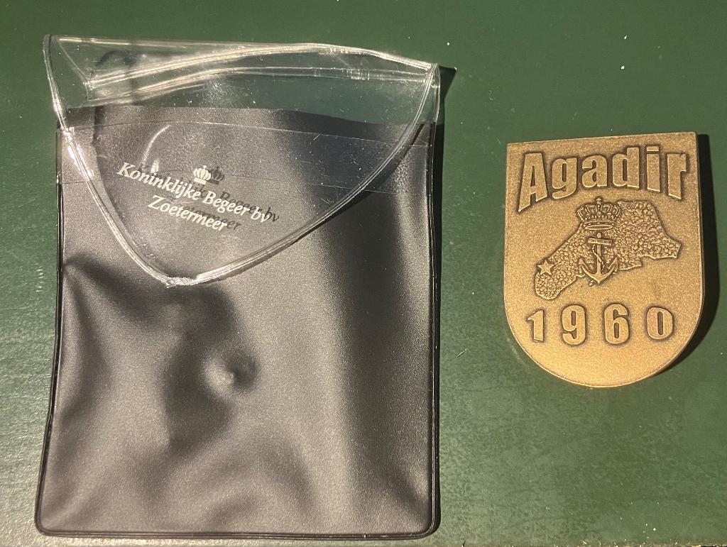 Agadir insigne 1960 marine, Ophalen of Verzenden, Marine, Nederland, Embleem of Badge