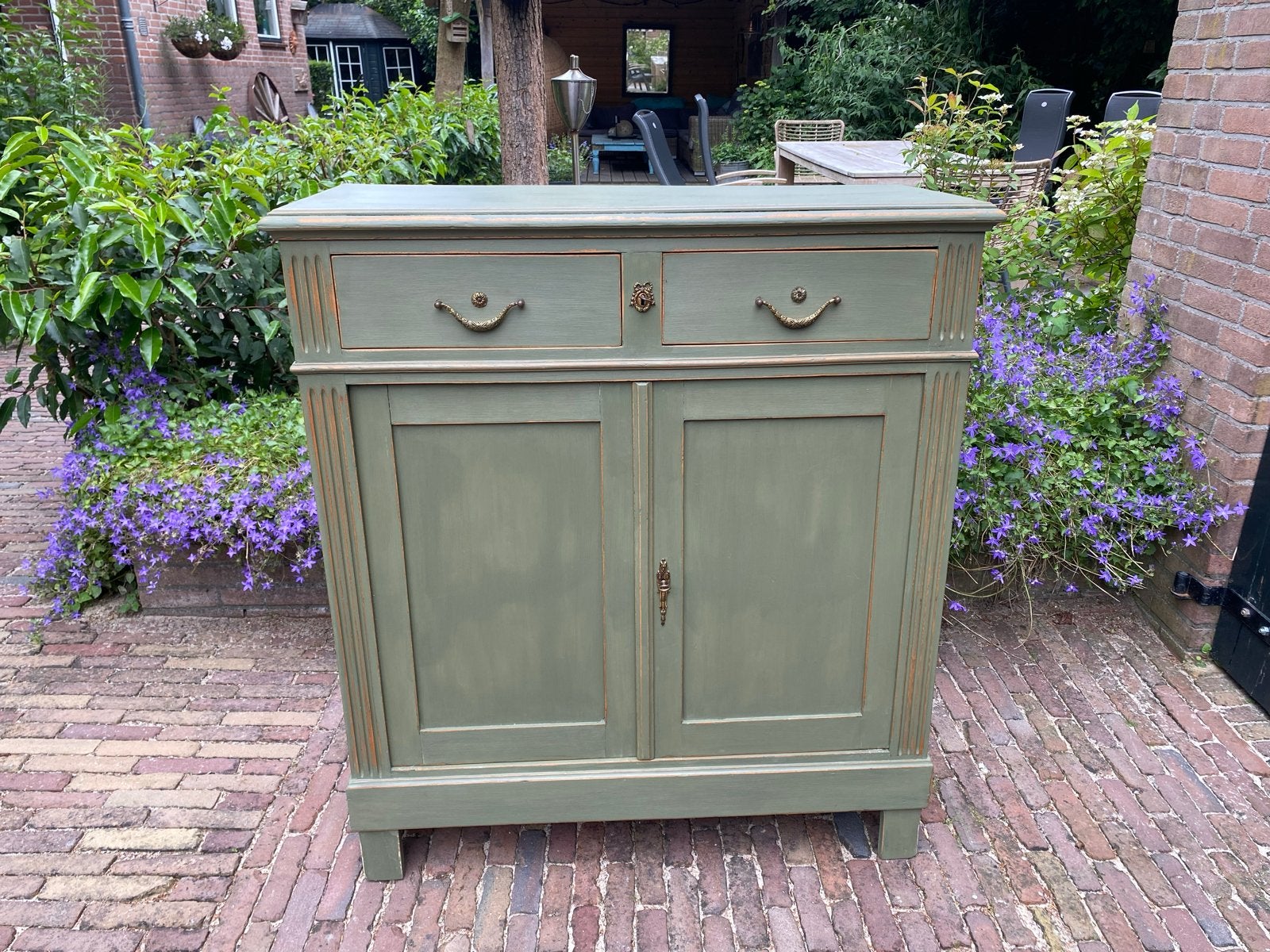 Antiek dressoir., Ophalen
