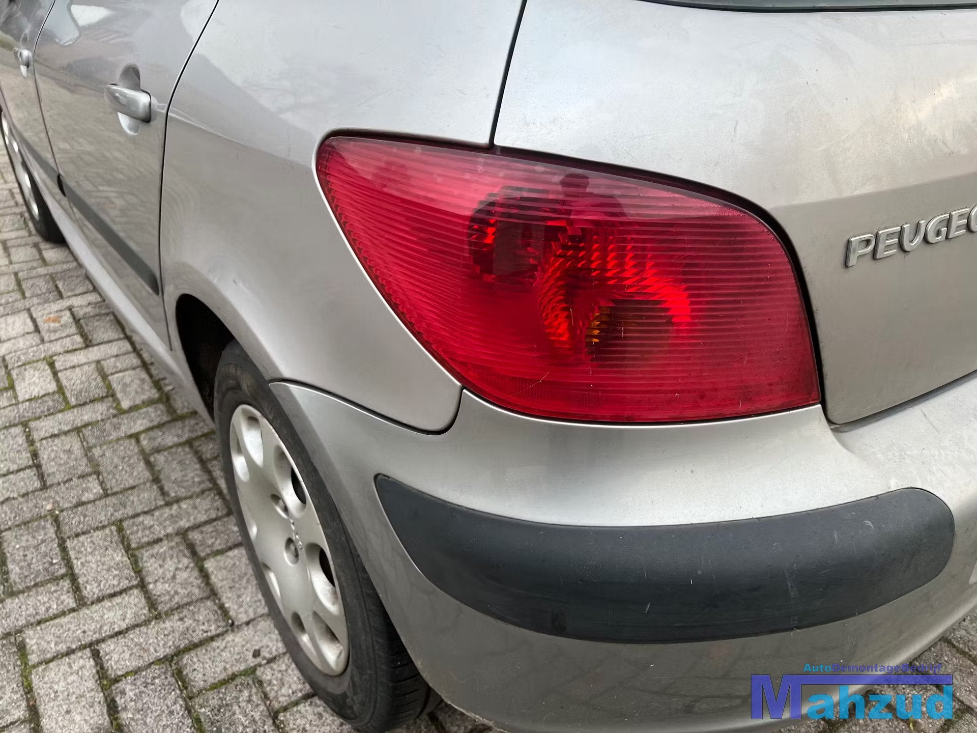 PEUGEOT 307 hatchback links achterlicht 2001-2009, Taurusavenue 1
2132 LS  Hoofddorp, NL, Gebruikt, Contact.group@renault.com