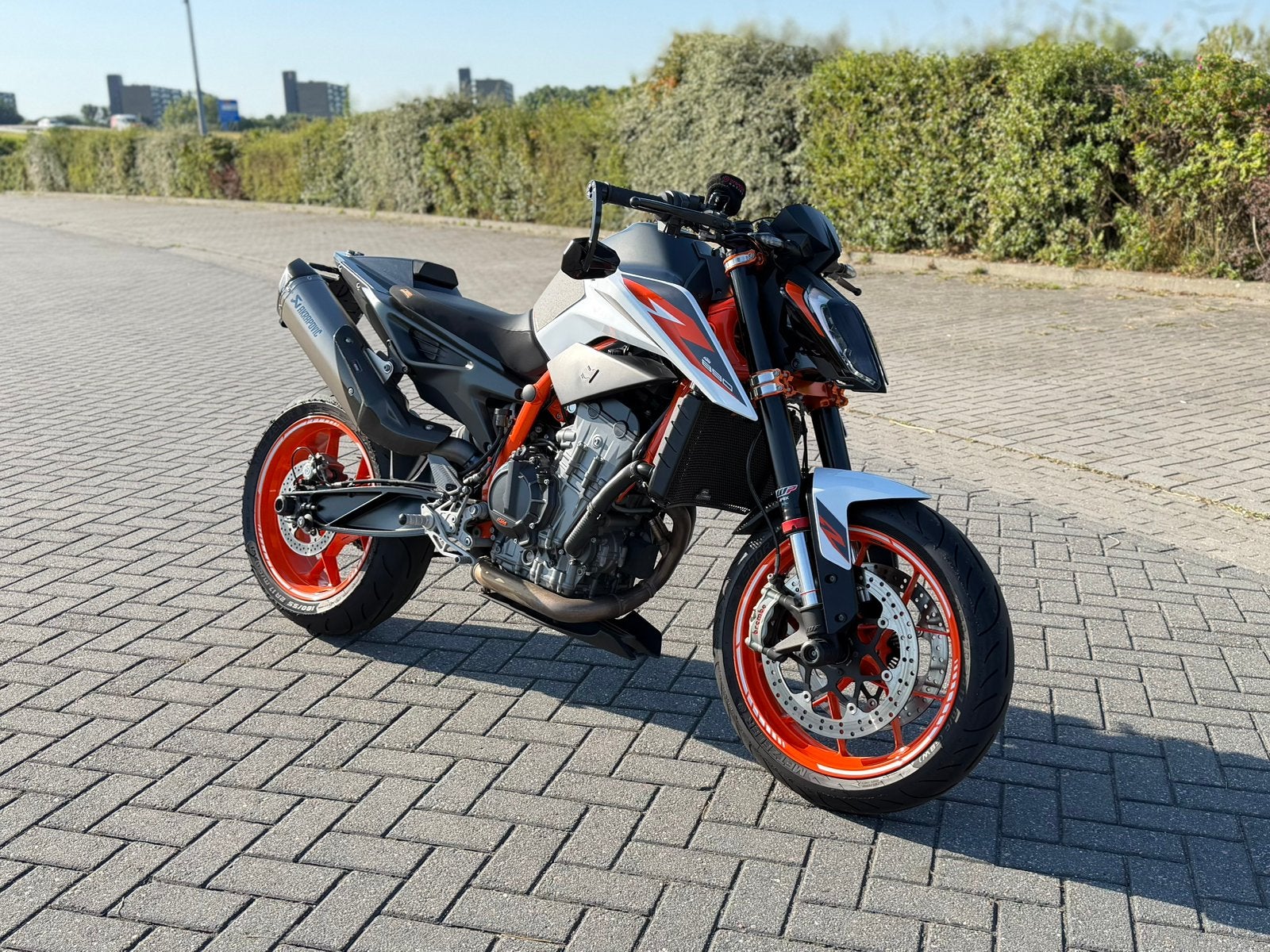 KTM Duke 890R - Powerparts, Akrapovic, Cruise Control & meer, 2 cilinders, 899 cc, Motorrijbewijs A, Gebruikt