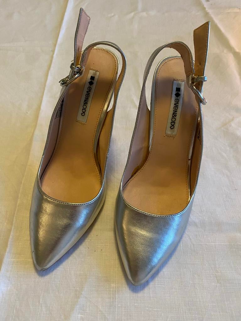Even & Odd Hakken. Zo goed als nieuw. Zilver, Ophalen of Verzenden, Zo goed als nieuw, Overige kleuren, Pumps