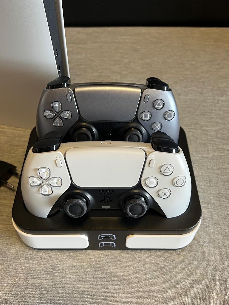Sony PS5 Slim Digital 2 Controllers Qware Docking CFI-2116, Ophalen of Verzenden, Zo goed als nieuw, Playstation 5 Digital