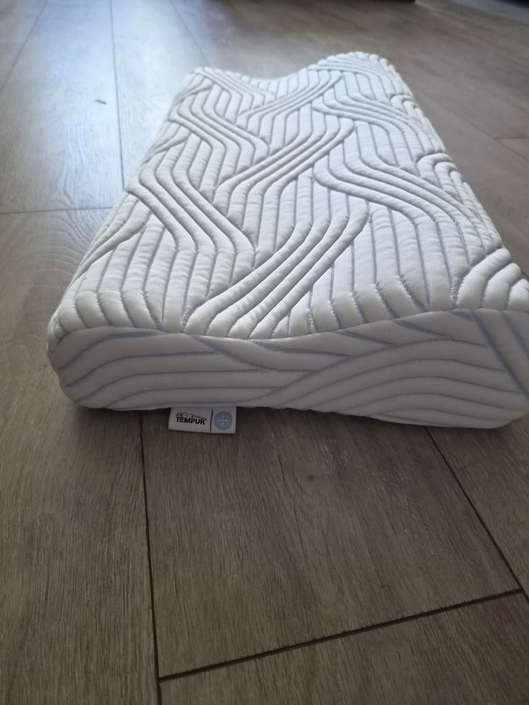 Tempur Hoofdkussen - Ergonomisch en Comfortabel, Eenpersoons, Wit, Ophalen of Verzenden, Zo goed als nieuw