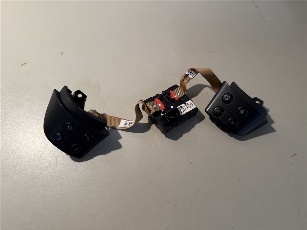 VW Golf MK5 passt MK6 - paar zwarte stuurwielschakelaars, Ophalen of Verzenden, Zo goed als nieuw