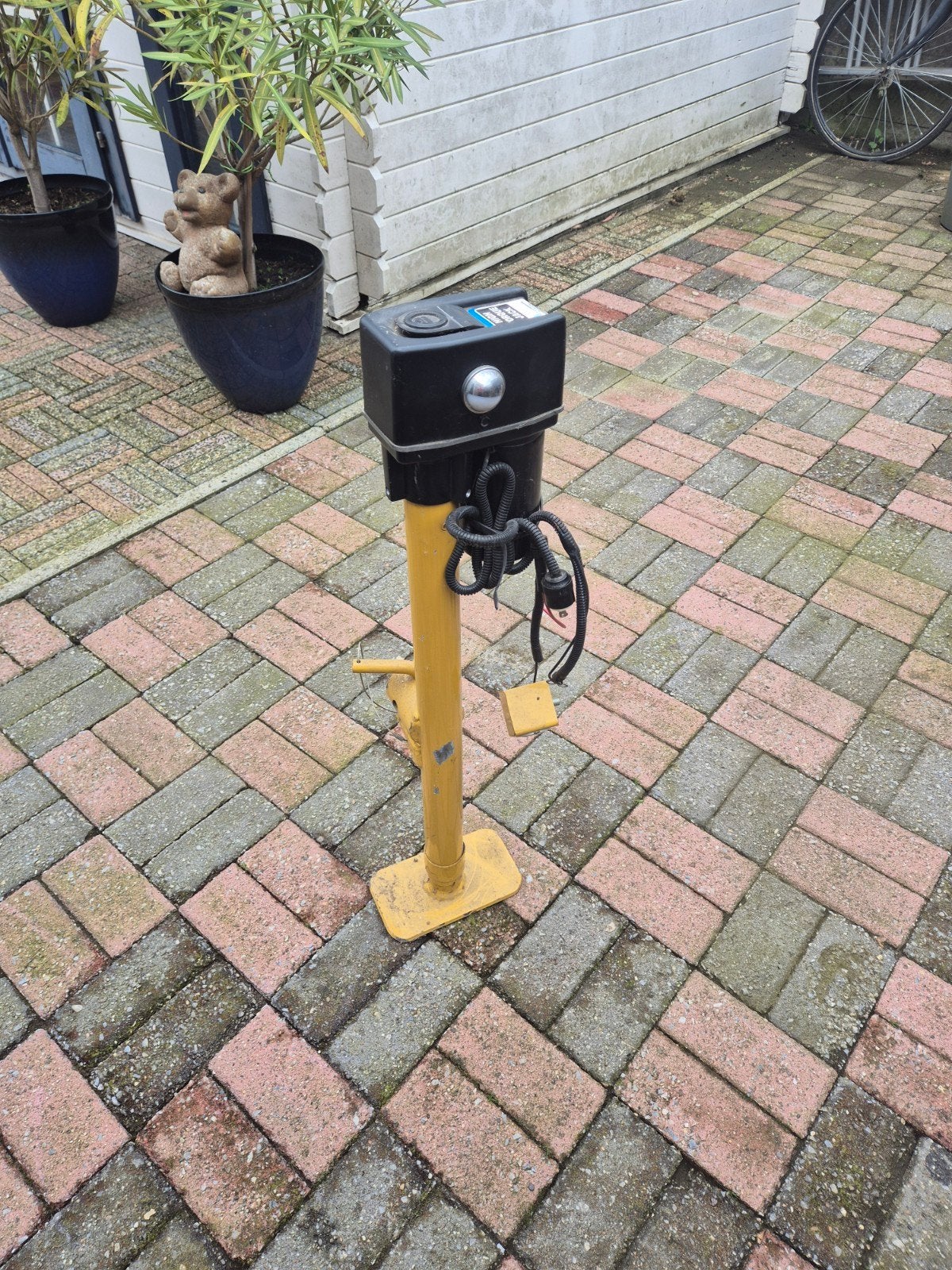 H&H  electrische steunpoot- Model P-200, Ophalen, Gebruikt