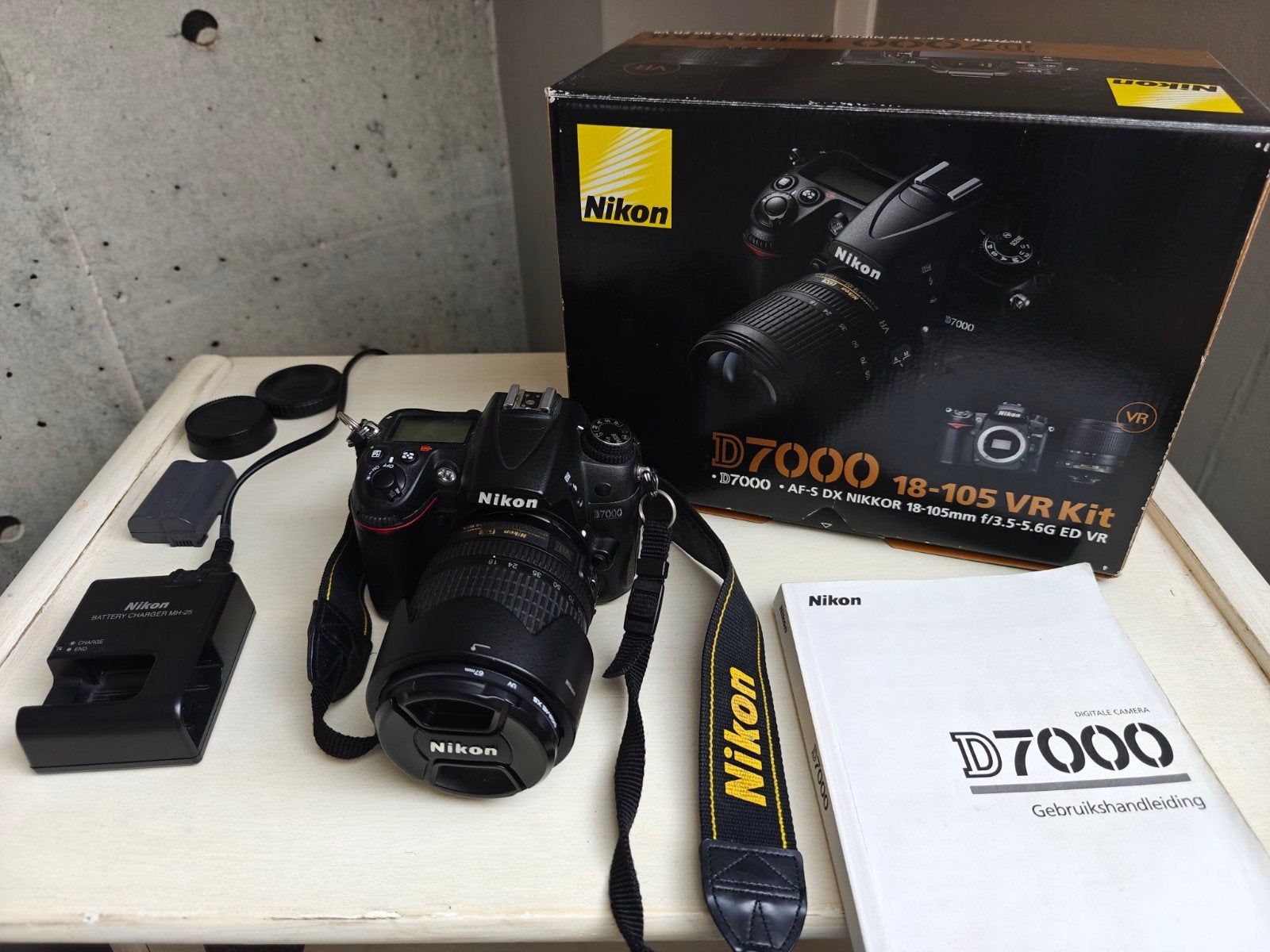 Complete set Nikon D7000 18-105 VR kit, Ophalen, Spiegelreflex, Zo goed als nieuw, Accu