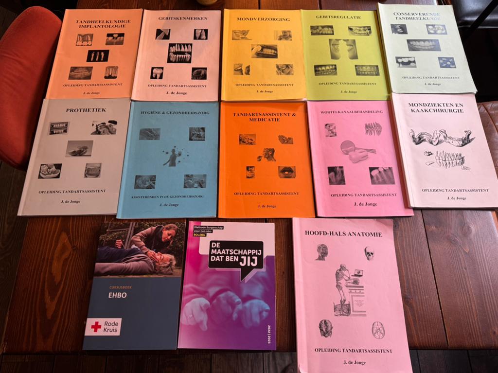 Tandarts assistent opleiding boeken, Ophalen of Verzenden, Beta, Zo goed als nieuw, MBO