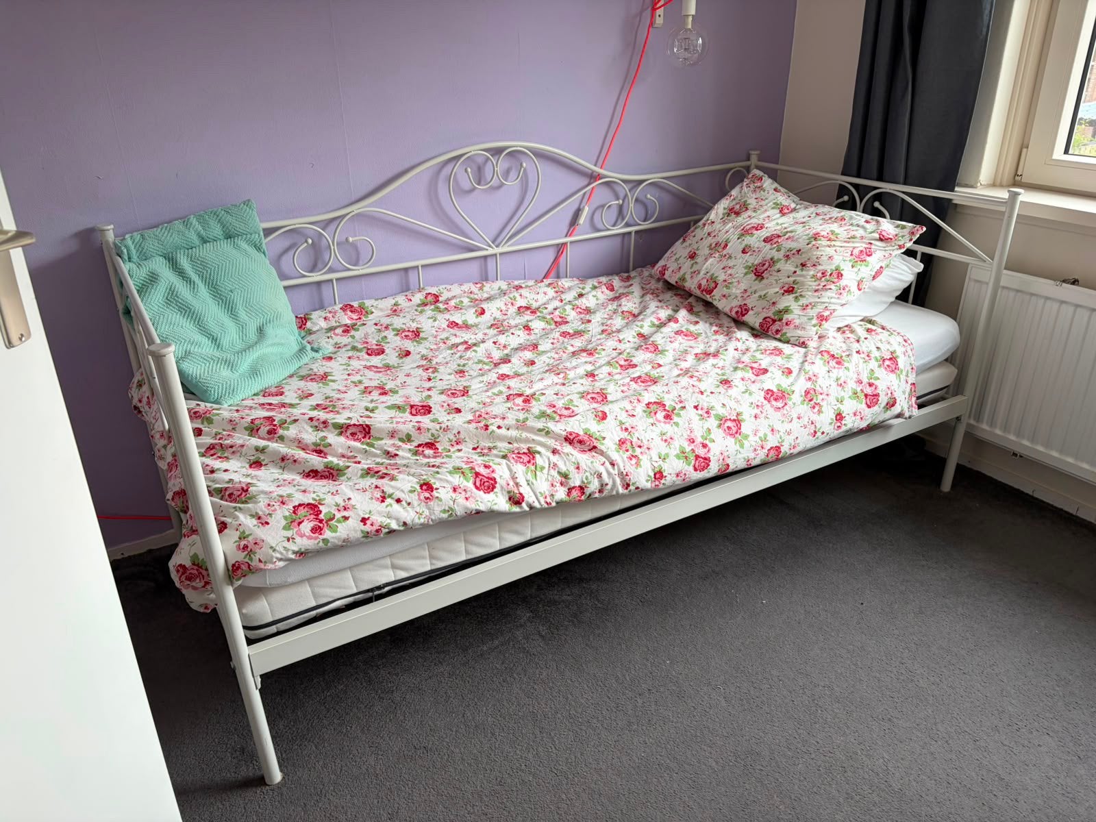 Stalen bedframe, Kinderen en Baby's, Ophalen, 85 tot 100 cm, Zo goed als nieuw, Lattenbodem
