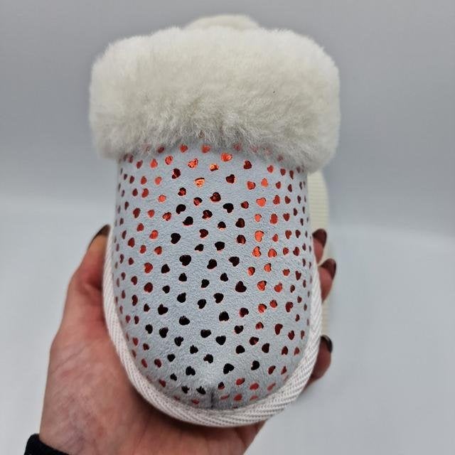 wit met rode hartjes pantoffes van leer en wol maat 41, Wit, Nieuw, Ophalen of Verzenden, Pantoffels of Sloffen